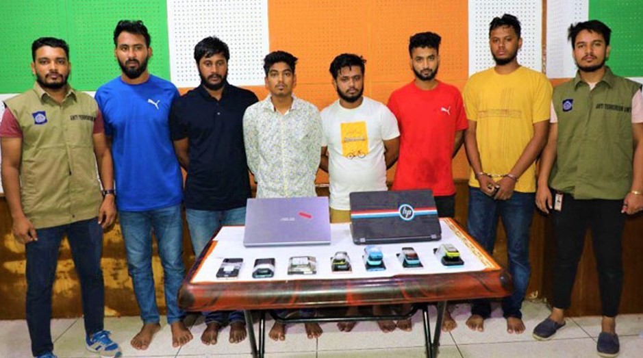 ফেসবুকে বিজ্ঞাপন দিয়ে প্রতারণা, আটক ৬
